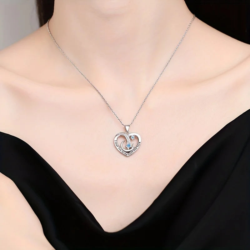 Collar con forma de corazón y estrella lunar con caja de regalo con rosa