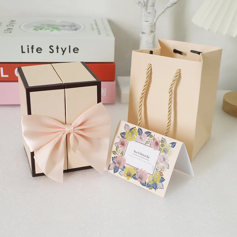 Mondstern-Liebesherz-Halskette mit Rosen-Geschenkbox